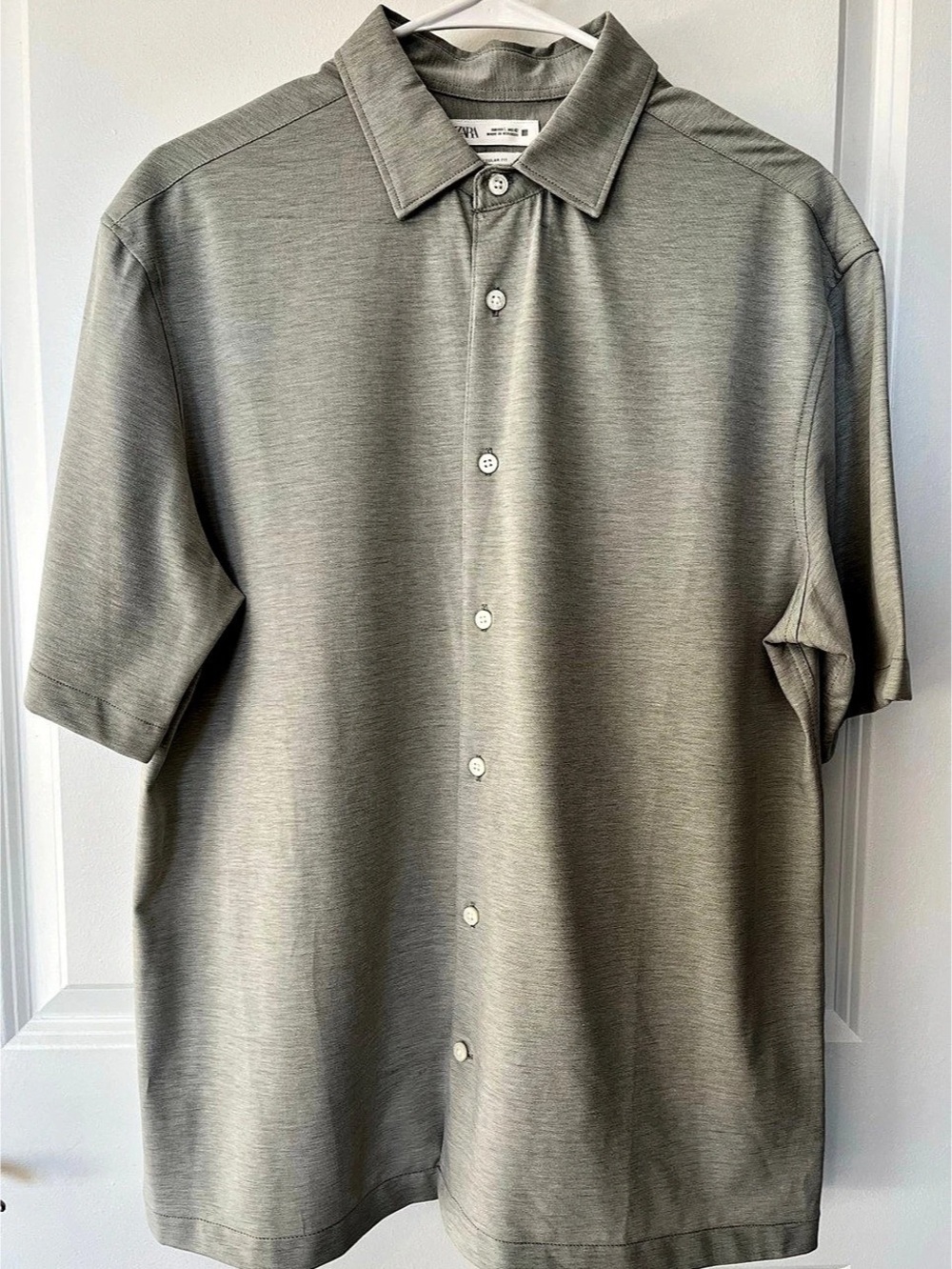 Zara Men's Gray Short Sleeve Shirt Size Large. New without tag, never used!